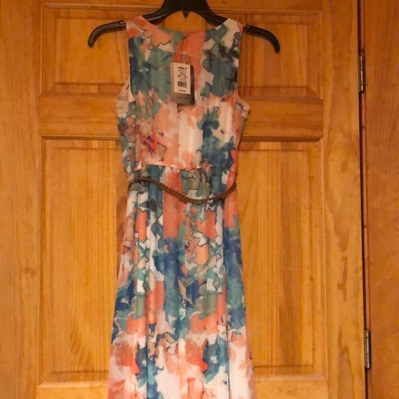 Lily Rose floral maxi dress with back slit - Picture 4 of 5